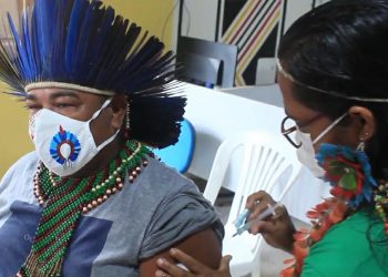Índios da maior Aldeia Urbana do Brasil recebem vacina contra a Covid