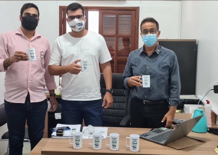 Idéia Sustentável: Prefeitura e ADAB trocam copos descartáveis por canecas ecológicas