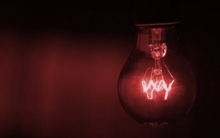 Com crise hídrica, Aneel aciona bandeira vermelha 2, que encarece conta em junho