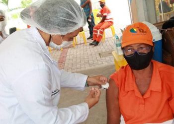 Porto Seguro: Mutirão imuniza Agentes de Limpeza, Agentes de Trânsito e Guarda Municipal