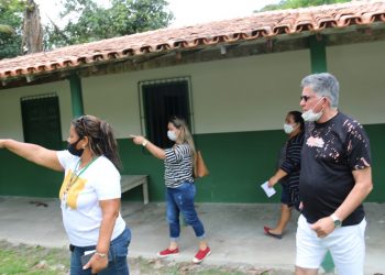 Porto Seguro: Em Vale Verde, Jânio Natal garante construção de escola e revitalização do Quadrado