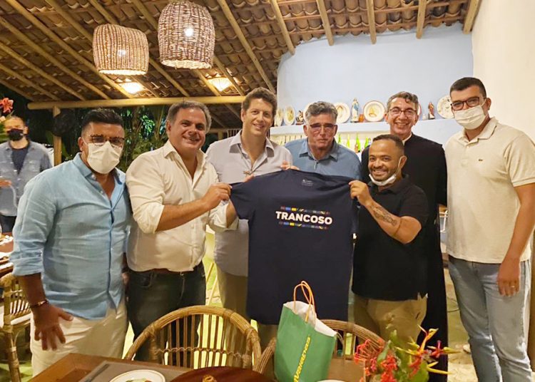 Em Trancoso, prefeito Jânio Natal participa de jantar com MINISTRO Ricardo Sales
