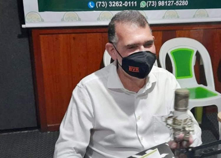 Secretário Arnaldo Vianna vai à 104 FM e fala do buraco negro que a prefeita Cordélia encontrou Eunápolis