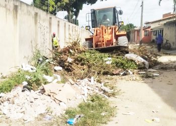 Operação de limpeza ‘Bota-Fora’ chega ao bairro Pequi em Eunápolis