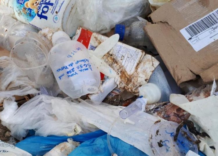 Eunápolis: De responsabilidade do Estado, Hospital do Covid descarta lixo hospitalar misturado ao lixo comum