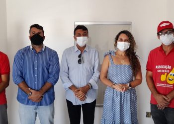 Prefeita Cordélia Torres visita galpão que vai beneficiar catadores do antigo lixão