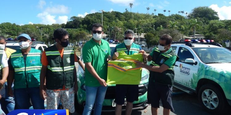 Secretaria de Meio Ambiente de Porto Seguro apresenta nova frota e distribui mudas e árvores frutíferas