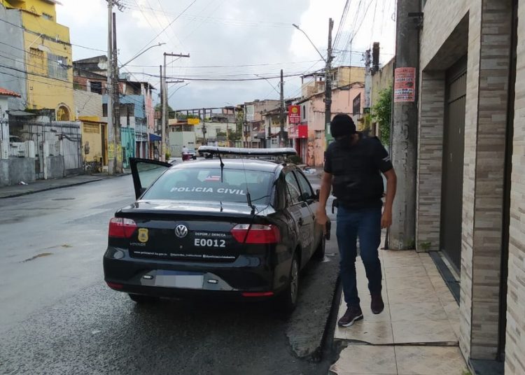 Operação contra pornografia infantil em estados brasileiros e em outros países cumpre mandados de busca na Bahia