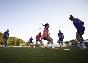 Ministra Ana Moser embarca rumo à Copa do Mundo de Futebol Feminino