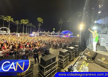 PORTO SEGURO | João Gomes e Léo Santana agitam a última noite do Réveillon da Arena Axé Moi