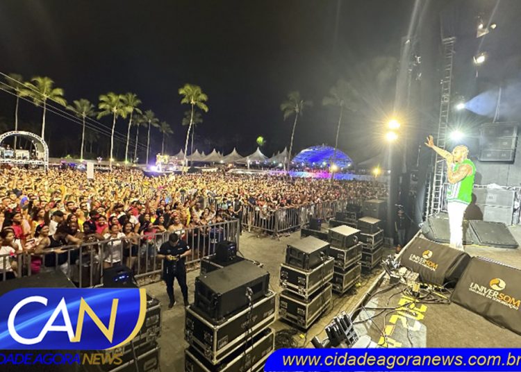 PORTO SEGURO | João Gomes e Léo Santana agitam a última noite do Réveillon da Arena Axé Moi