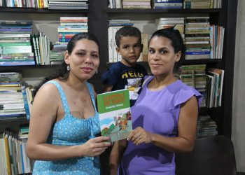 PORTO SEGURO | Escritora infantil, Greicielly Valiense participa de “Noite de Autógrafo” do livro “A Raposa e Seu Filhote”