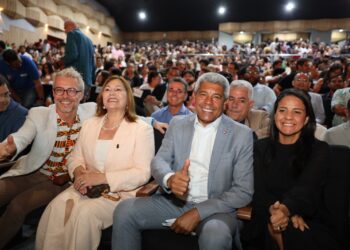 Governo do Estado inaugura Teatro Central da UEFS e amplia espaço cultural e acadêmico no campus