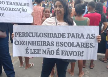 EUNÁPOLIS | Desfile de 7 de Setembro é marcado por protestos e estrutura improvisada