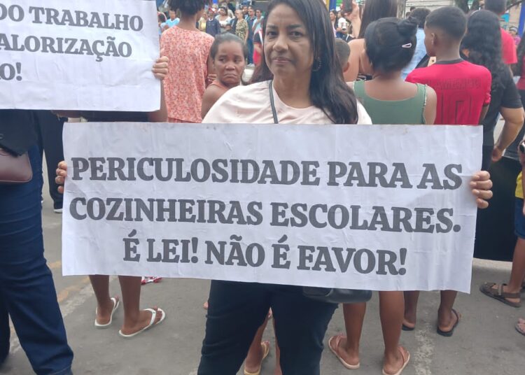 EUNÁPOLIS | Desfile de 7 de Setembro é marcado por protestos e estrutura improvisada